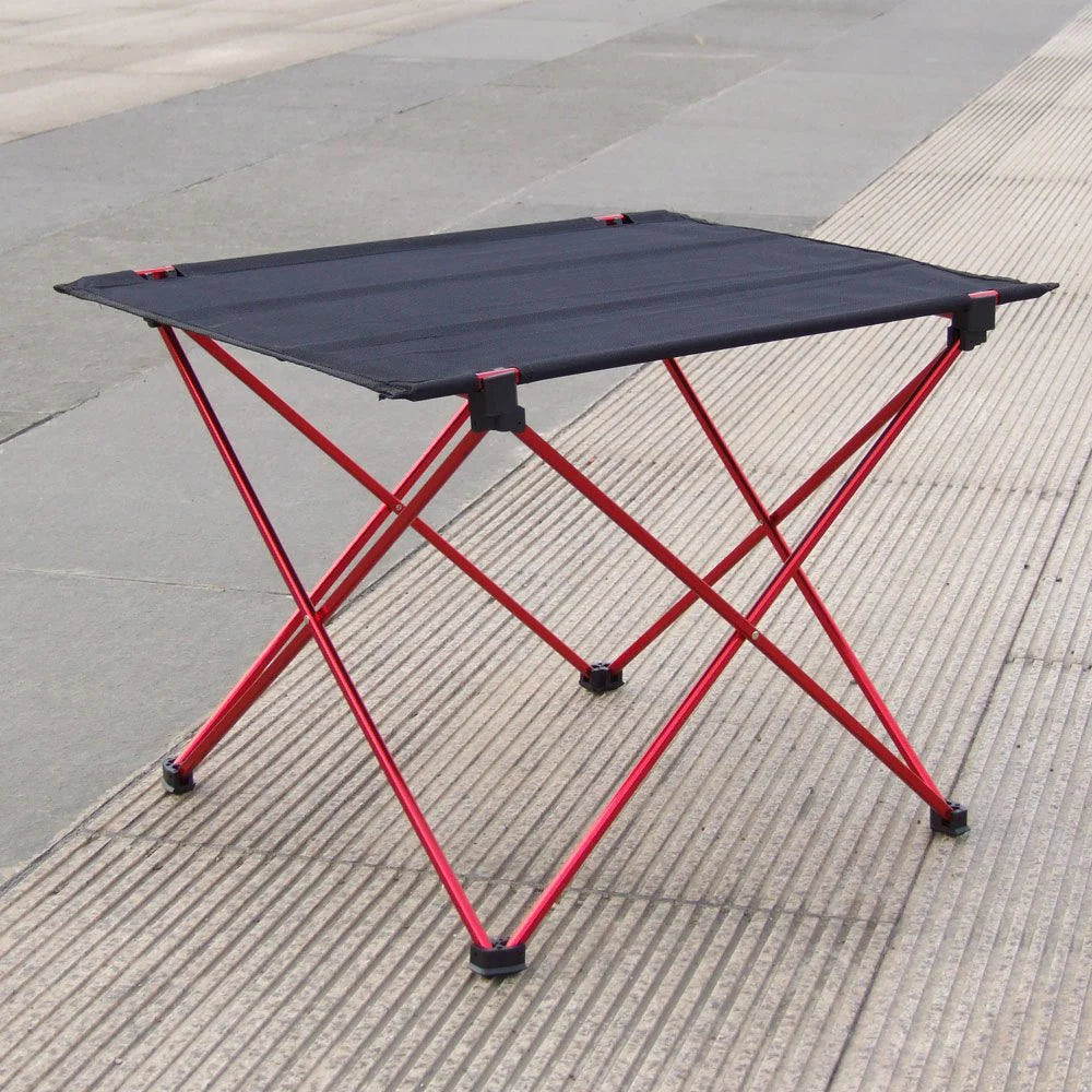 Foldable outdoor camping table