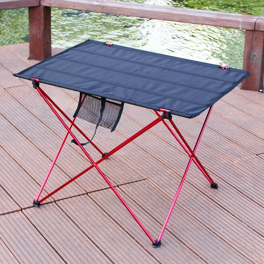 Foldable outdoor camping table