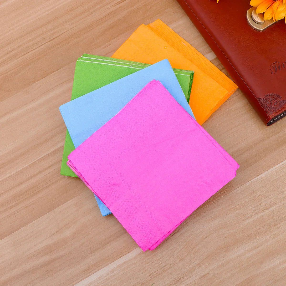 Set of 80 plain dinner napkins